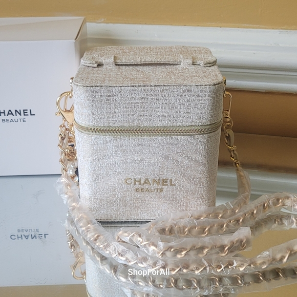 Chanel - Picture 1 of 16